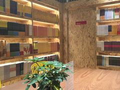 -新华里咖啡书吧(新华书店小寨店)