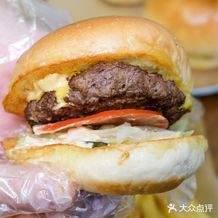 广州第一家🔥哈帝斯汉堡‼️纯手工现煎牛堡绝绝子