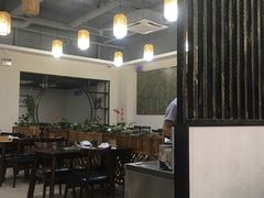 大堂-胡须哥网红竹筒菜
