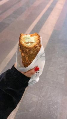 哈斗手指泡芙(楚河汉街店)-"这个闪电泡芙总体来说,味道是不错的,但是