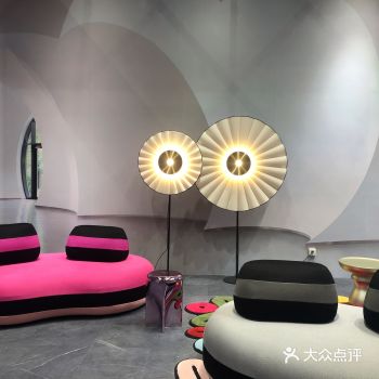 今年因为疫情，限流还是挺腻害的，进场馆前要刷三次身份
