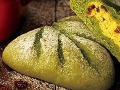 抹茶奶酥软欧包-瑞幸咖啡(沙河世纪广场一层店)