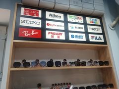 -豪门视光·星趣控·蔡司依视路眼镜代理商(中央大街店)