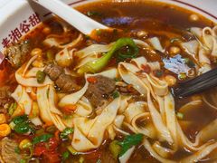 招牌红烧牛肉米粉-呷佬·长沙手工米粉(金沙江路店)