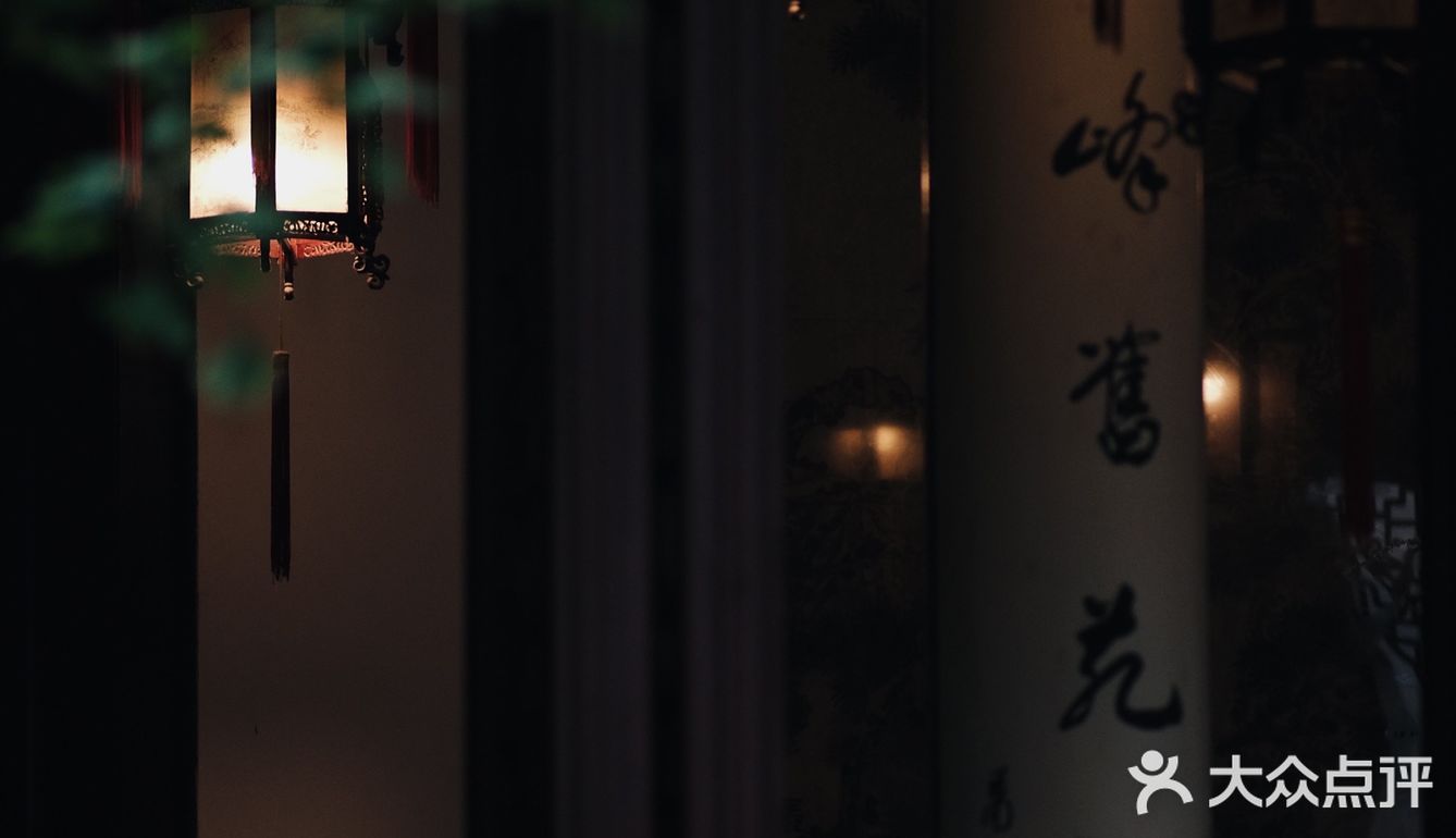 觉得闷热,就逛去园林吃雪糕!