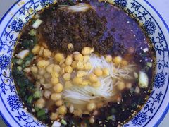 -渝之汇牛肉豌杂面