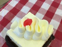 -红宝石·鲜奶小方·海派西点房(金杨店)