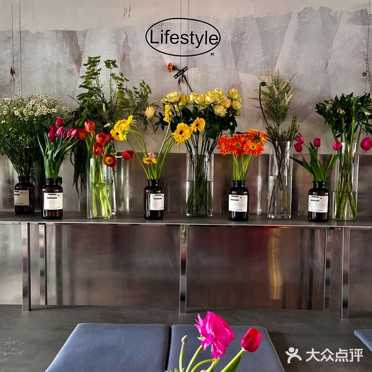 喜欢西安的春天🌷让每家小店都在走花路！
