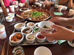 制作沾水的调料-朝伟清真铜瓢牛肉馆(三十年老·店)