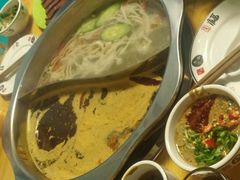 -何氏串串香火锅(翠亨店)