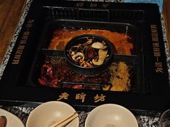 -老牌坊云南鱼豆花火锅(哈西万达店)