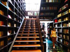 -钟书阁(松江泰晤士小镇店)