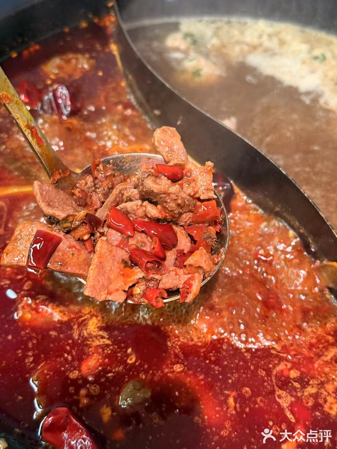 五一还去什么重庆，来青岛这家“戏精火锅店”