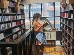 -钟书阁(松江泰晤士小镇店)