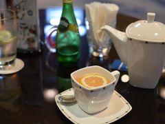 -百灵希尔顿逸林酒店大堂吧