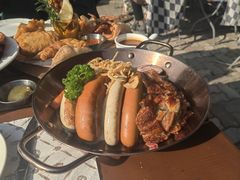 肉肠拼盘配酸菜和土豆泥-宝莱纳餐厅(滨江店)