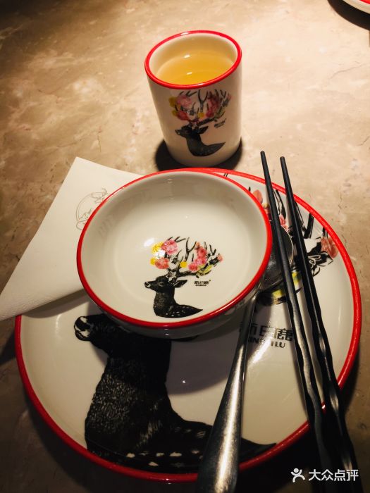 新白鹿餐厅(金鹰国际店)餐具摆设图片