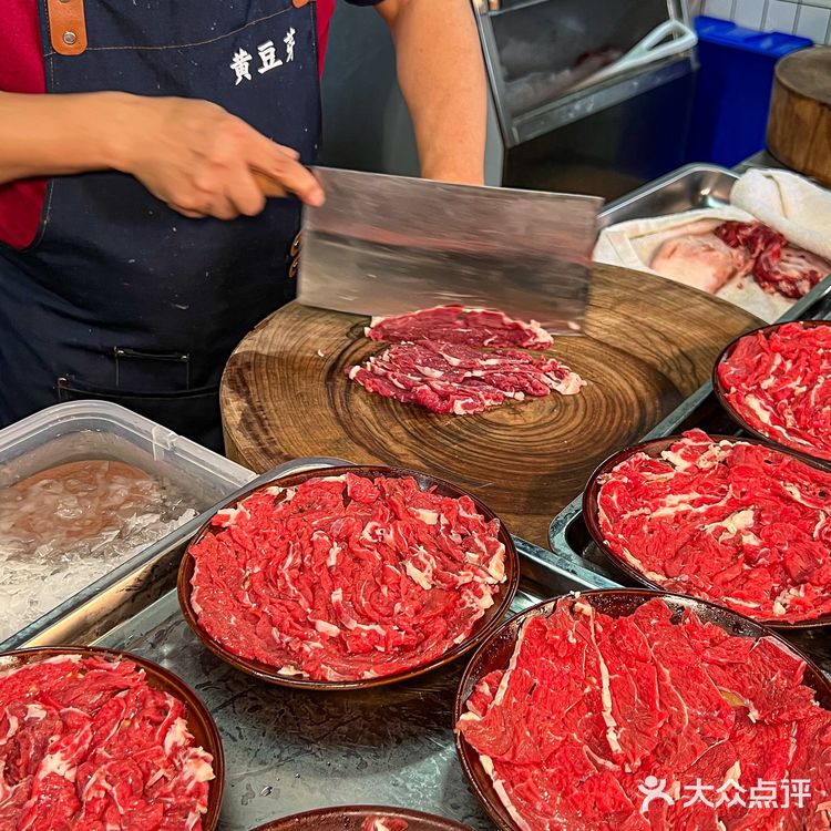 火爆石桥铺的黄豆芽老火锅，汤底一口封神！