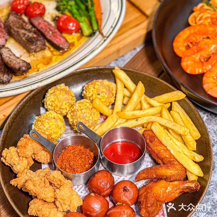 四楼这家设计感满满的西餐厅也太扎眼了