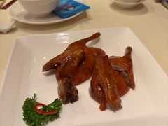 脆皮乳鸽-利苑酒家(合景国际金融广场店)