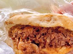烧饼夹牛肉-老西关黄老太牛肉烧饼