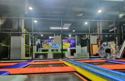 -蹦贝运动中心·蹦床·攀岩·闯关(龙岗店)