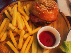 黑毛牛汉堡-羽深肉铺 Steak & Wine
