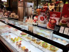 面包甜点陈列柜-卷心卷意·轻甜蛋糕(新光天地店)