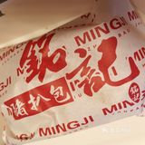 猪扒包夹了两块猪排,很实在