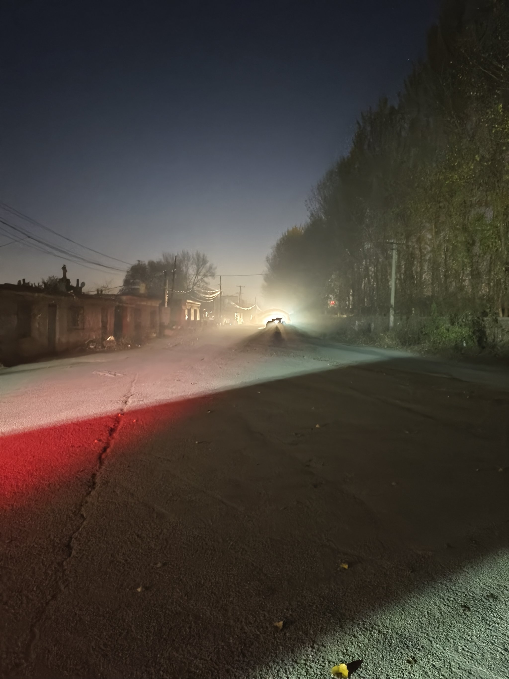 黑夜中的一道光图片