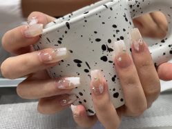 -芊屿芊浔美甲