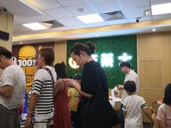 等位区-华莱士·全鸡汉堡(五爱道店)