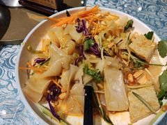 新疆凉皮-巴扎美食·新疆菜·西域歌舞表演餐厅(新疆大厦店)