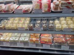 面包甜点陈列柜-红宝石·鲜奶小方·海派西点房(南丹店)