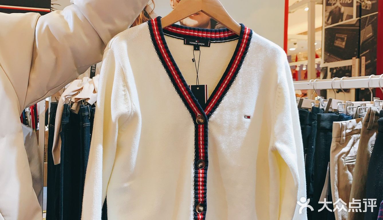 TOMMY 全场一折99元起，买件红色毛衫欢喜过春节