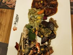 古巴龙虾配蜜汁鱿鱼沙拉-阿顾西餐·牛排披萨(北戴河店)