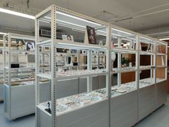 -无奔眼镜·蔡司·依视路授权店(朝阳大悦城店)