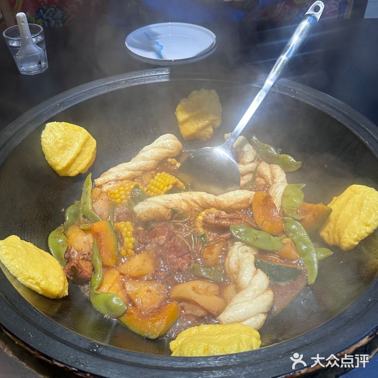 终于来到了东北！吃到了正宗的铁锅炖🤩