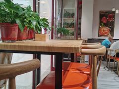 大堂-极有家小鱼小鸡石锅煲(佳兆业店)