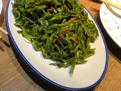鲜豆角丝炒肉-姥姥家春饼店(佳亿时尚广场店)