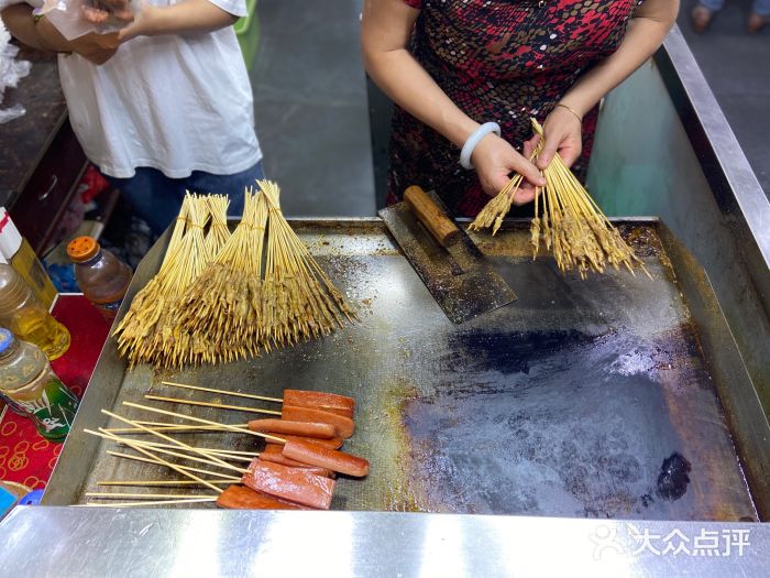 阿生哥螺蛳粉(永安街店)烤鸭肠和烤肠图片