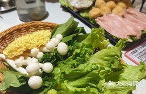 Vegetable Platter with Ramen