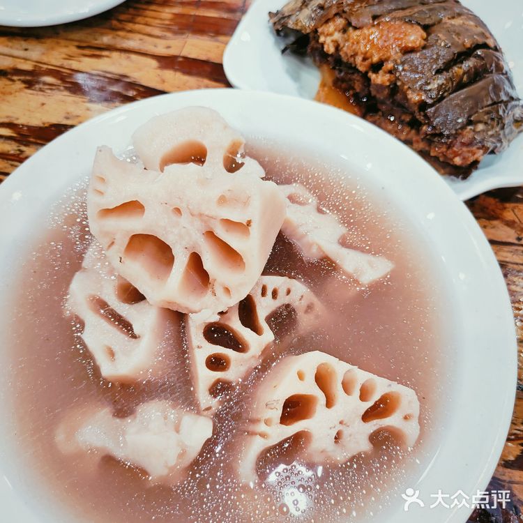 成都老牌苍蝇馆子代表之一，正餐宵夜都🉑，藕汤我能干三碗！