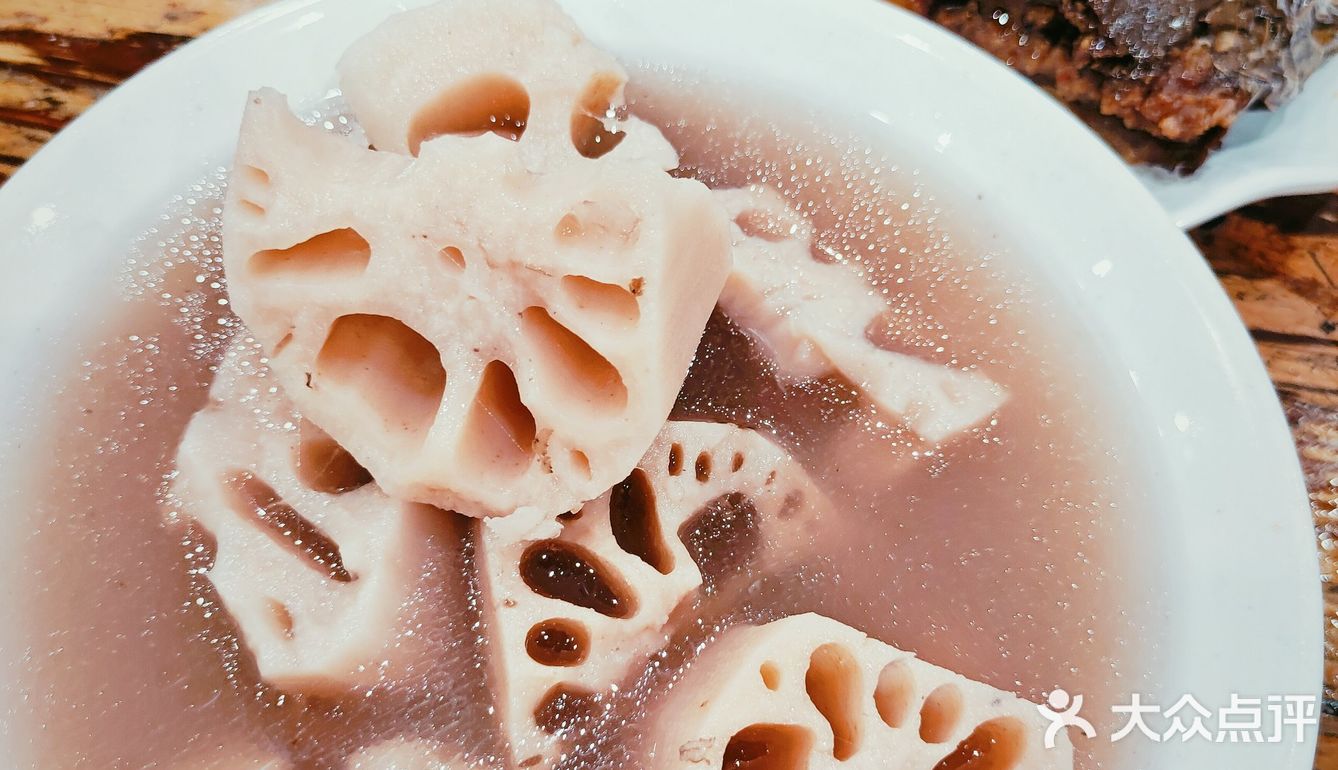 成都老牌苍蝇馆子代表之一，正餐宵夜都🉑，藕汤我能干三碗！