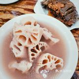 成都老牌苍蝇馆子代表之一，正餐宵夜都🉑，藕汤我能干三碗！