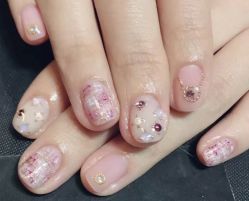 -U mi Nail美甲工作室