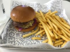 -TRIPS BURGER(大钟寺店)