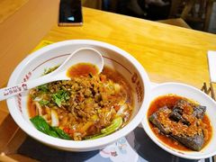 -呷佬·长沙手工米粉(金沙江路店)