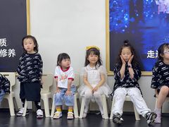 -潮童星少儿模特形体培训(郑州总校)