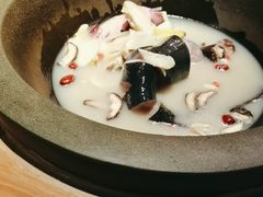 -咕嘟草帽鱼·牛奶一样的鲜鱼汤(天鹅湖万达广场店)